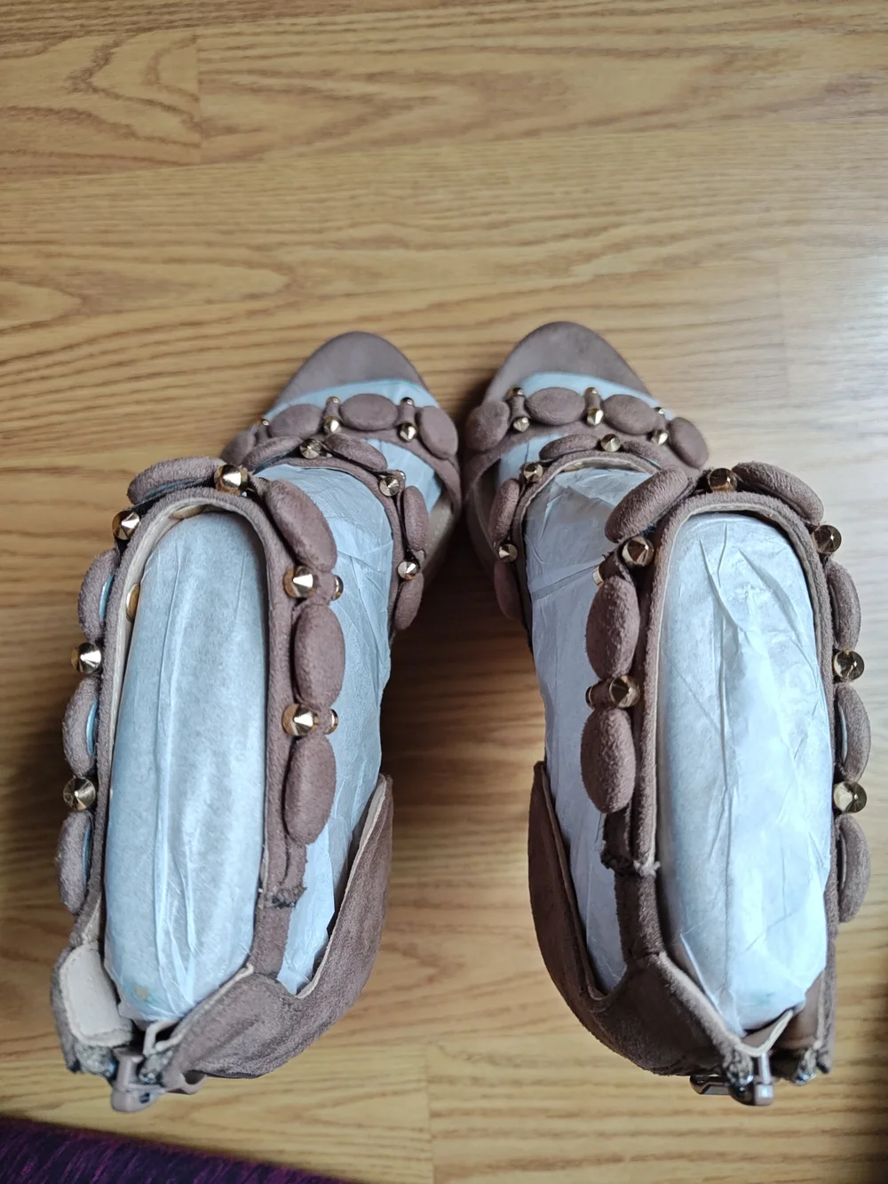 Glaze taupe suede